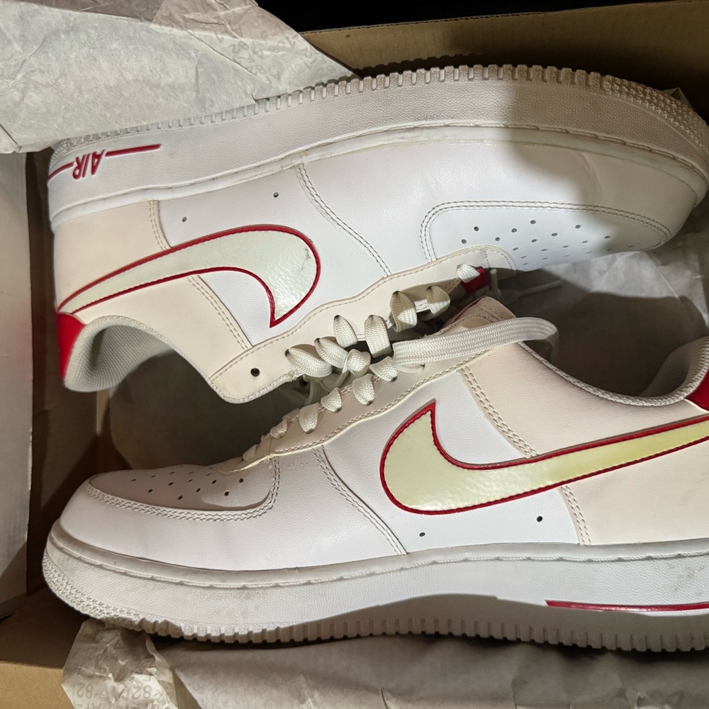 Nike Low-Top Sneakers White with Red Accents